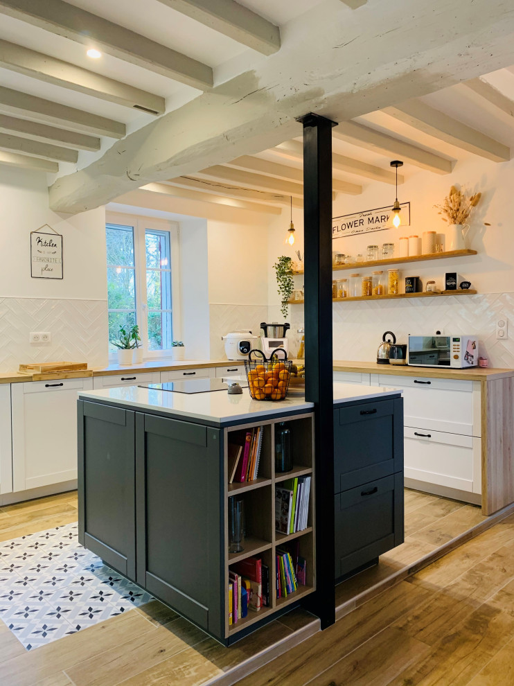 Design ideas for a large country kitchen in Paris.