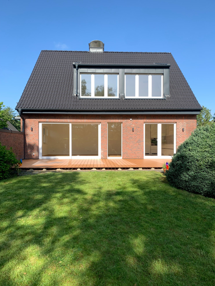 Modernisierung Einfamilienhaus mit Erweiterung der Gauben und  Fensteraufteilung