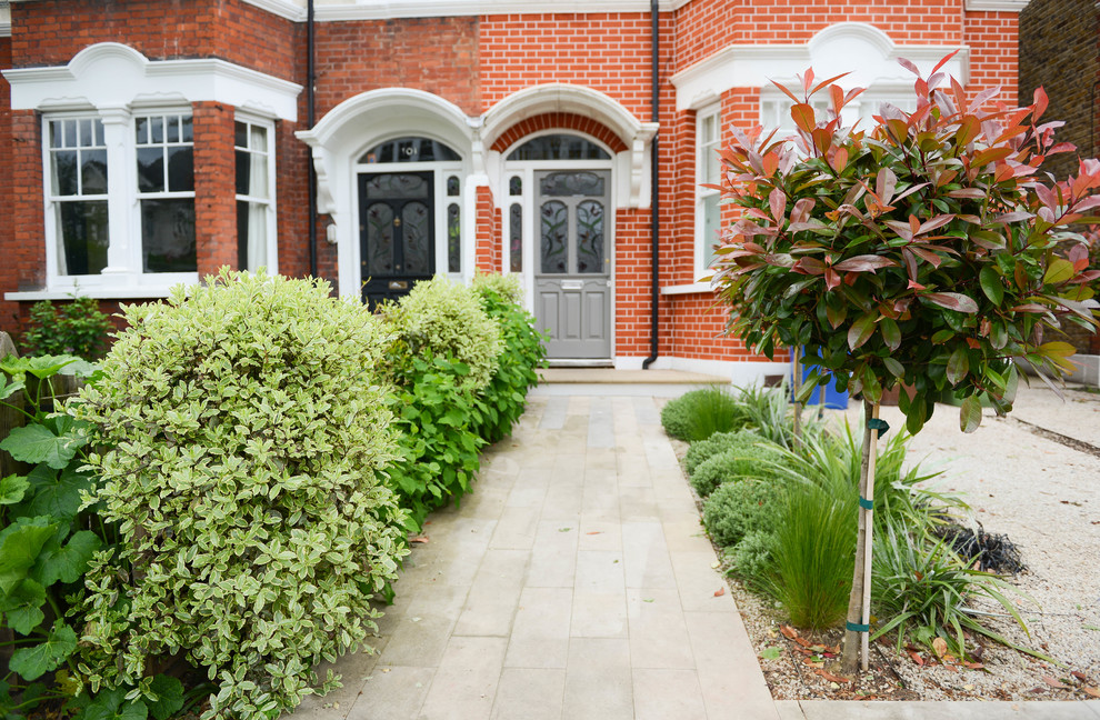 Inspiration for a contemporary front yard garden in London with a garden path and gravel.
