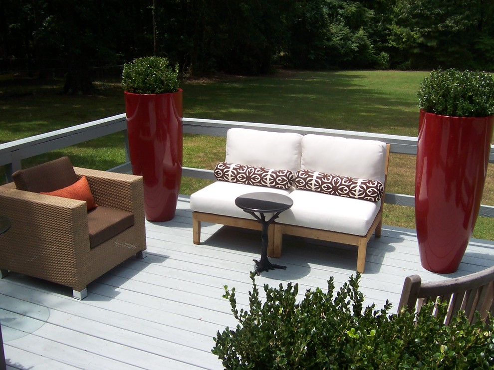 Example of a trendy deck design in Little Rock