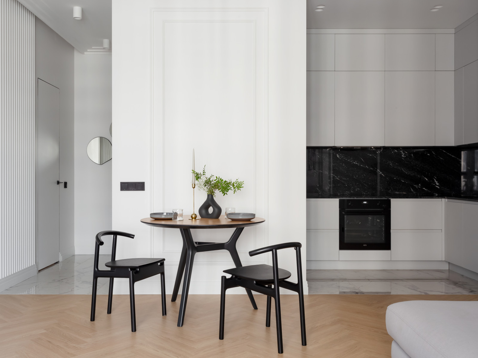 Графичный "Черно-белый" интерьер для студентки архитектурного ВУЗа