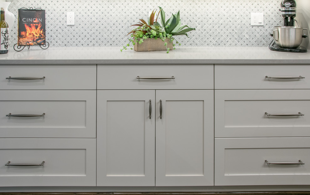 Transitional kitchen photo in Seattle