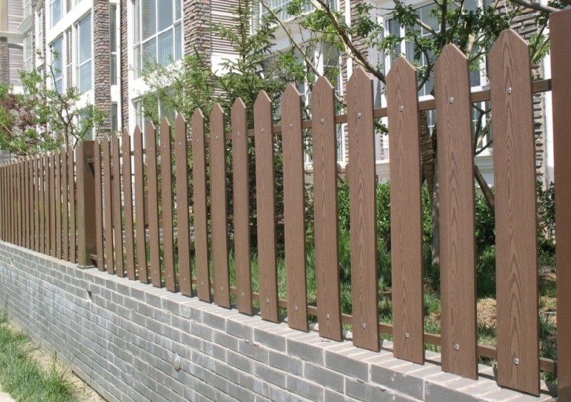 Заборы из ДПК