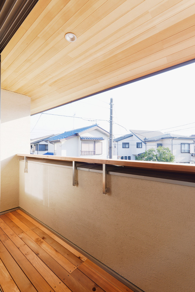 Photo of an asian balcony in Tokyo Suburbs.