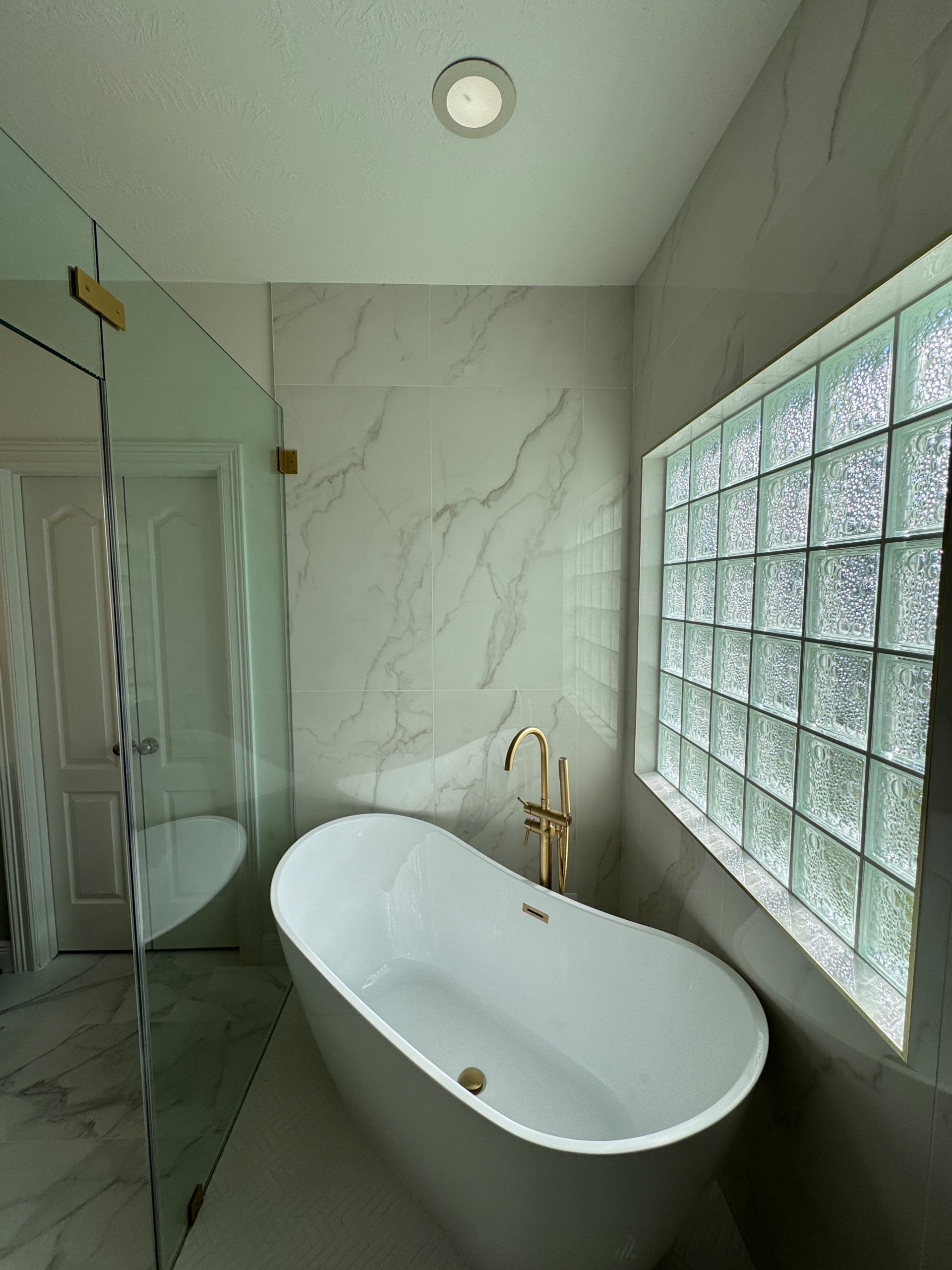 Contemporary Master Bathroom in Katy