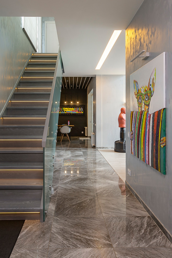 Дом с серебристыми стенами / House with silver walls