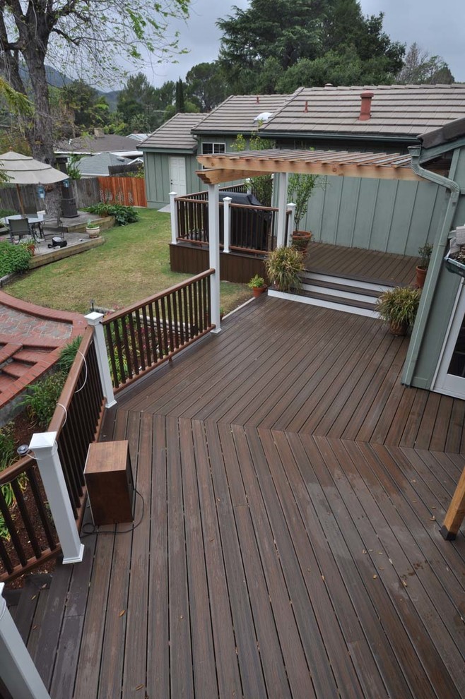Transitional home design photo in Los Angeles