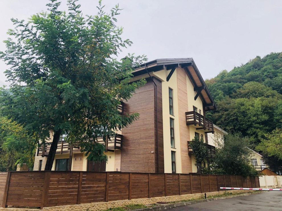 "Эсто-Садок"