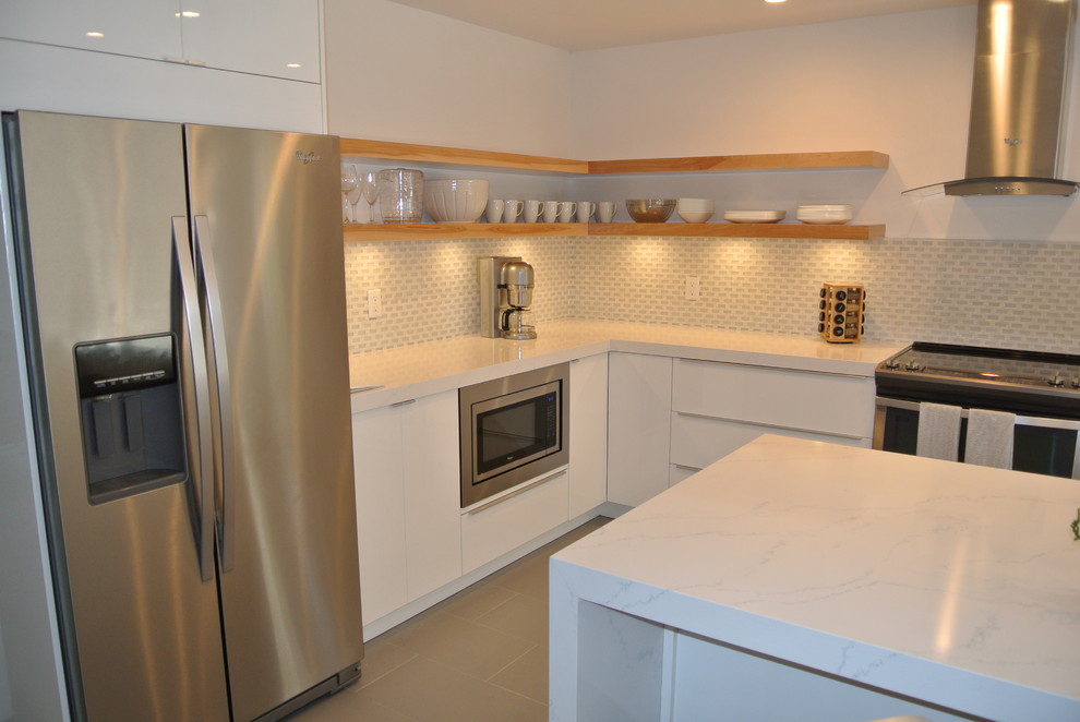 Photo of a mid-sized modern eat-in kitchen in Other with flat-panel cabinets, white cabinets, quartz benchtops, white splashback, glass sheet splashback, stainless steel appliances, porcelain floors and with island.