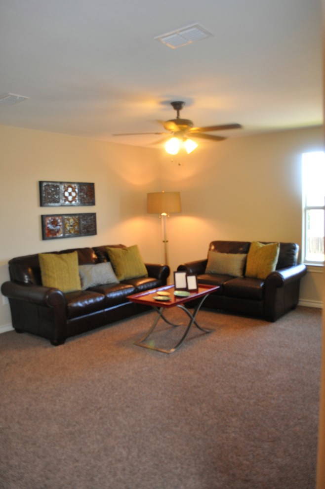 Example of a transitional home design design in Austin