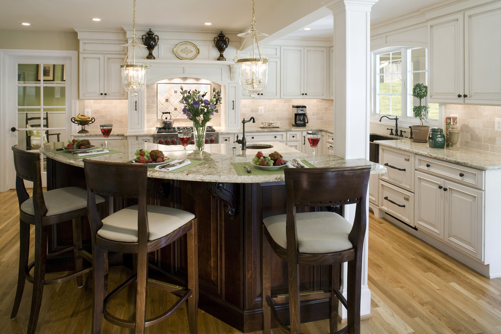 This is an example of a traditional kitchen in Baltimore with a farmhouse sink.