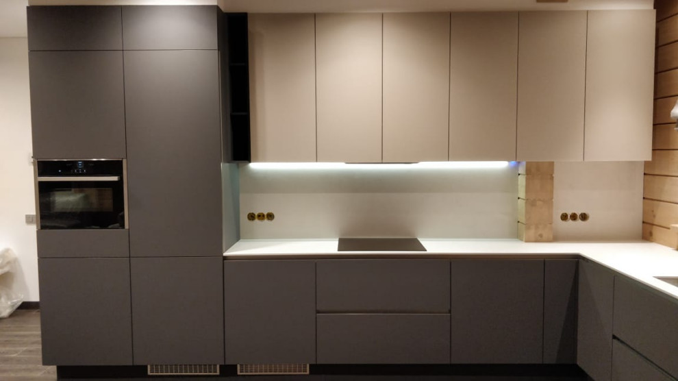 Кухня с фасадами Fenix