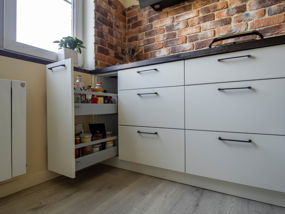 Кухня в стиле неоклассика без верхних модулей