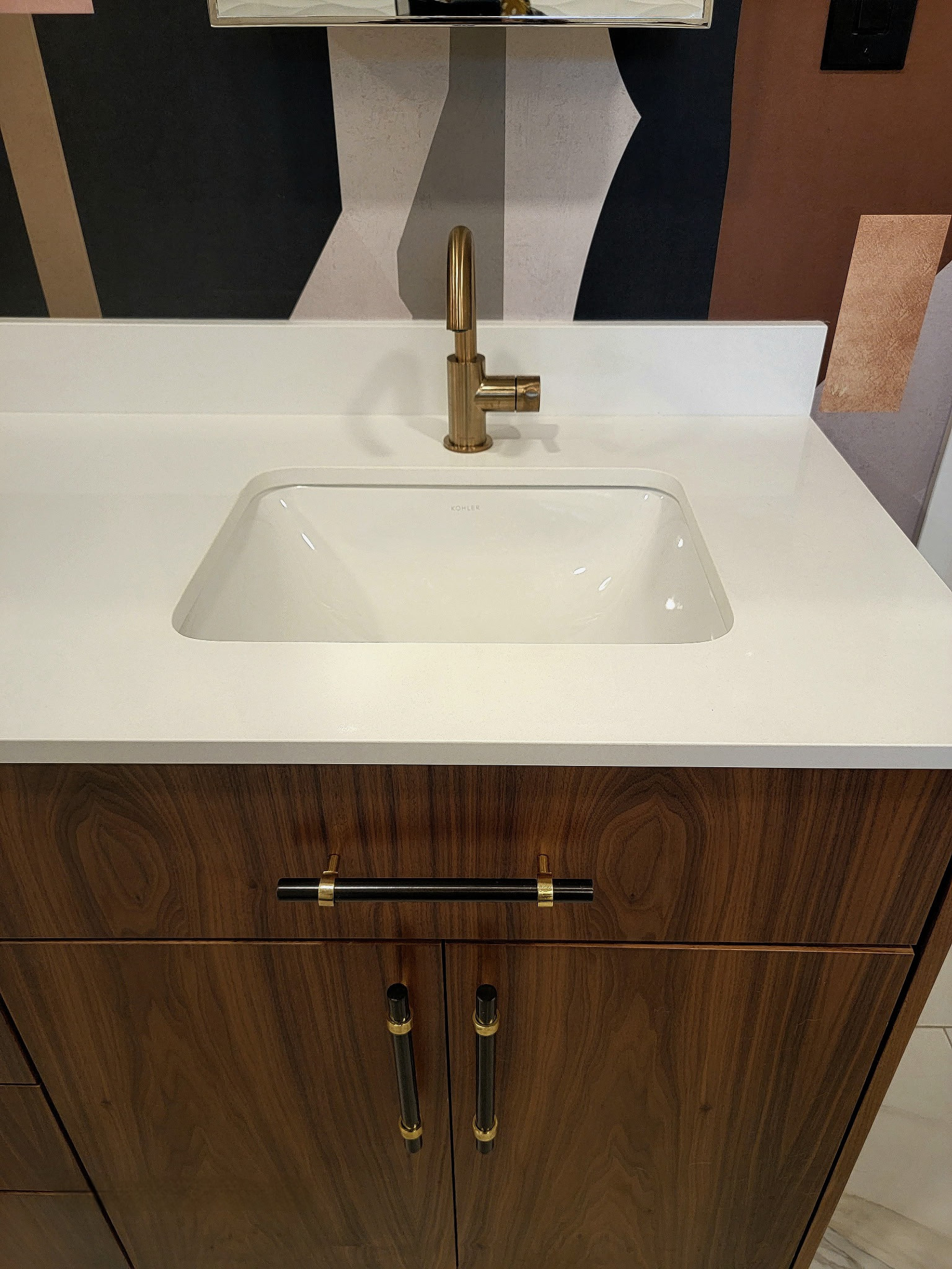 CONTEMPORARY MASTER BATHROOM WITH WALKING CLOSET