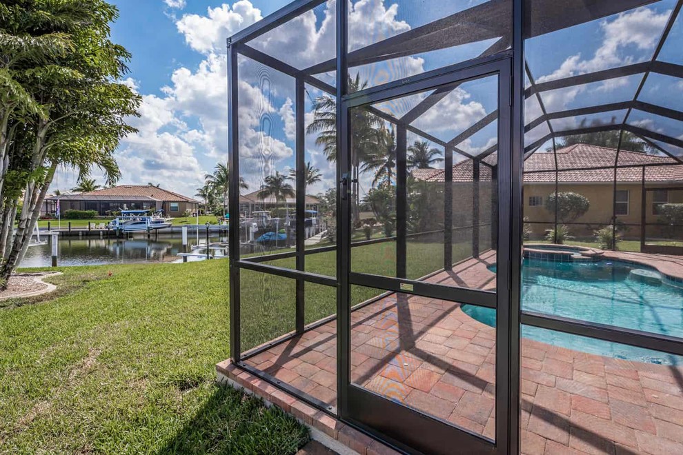 Example of a transitional home design design in Miami