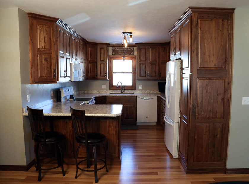Mountain style home design photo in Cedar Rapids