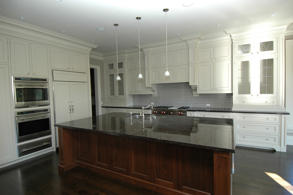 Transitional kitchen photo in Toronto
