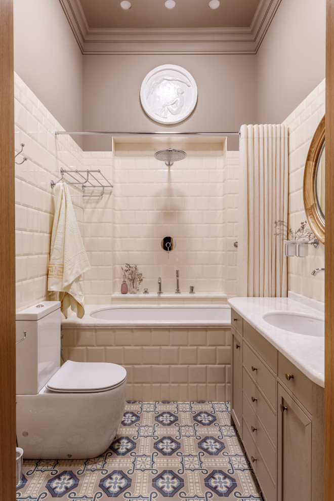 Eclectic master bathroom in Moscow with recessed-panel cabinets, beige cabinets, an alcove tub, a shower/bathtub combo, beige tile, grey walls, an undermount sink, multi-coloured floor, a shower curtain and white benchtops.
