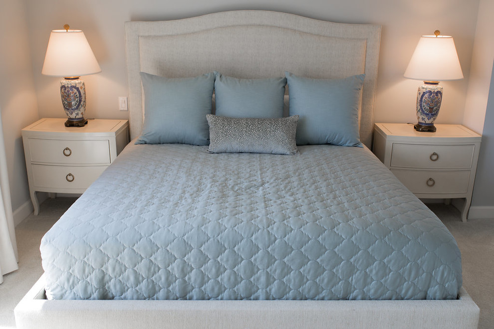Inspiration for a small transitional master gray tile and porcelain tile carpeted bedroom remodel in Miami with a two-piece toilet and an undermount sink