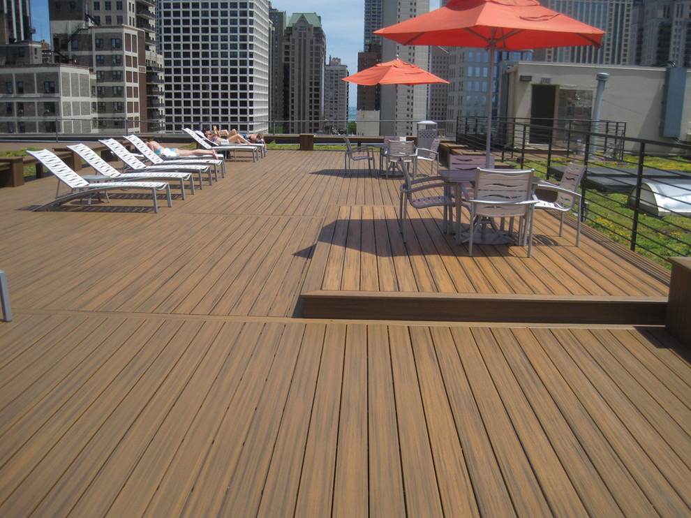 Huge rooftop deck photo in Chicago