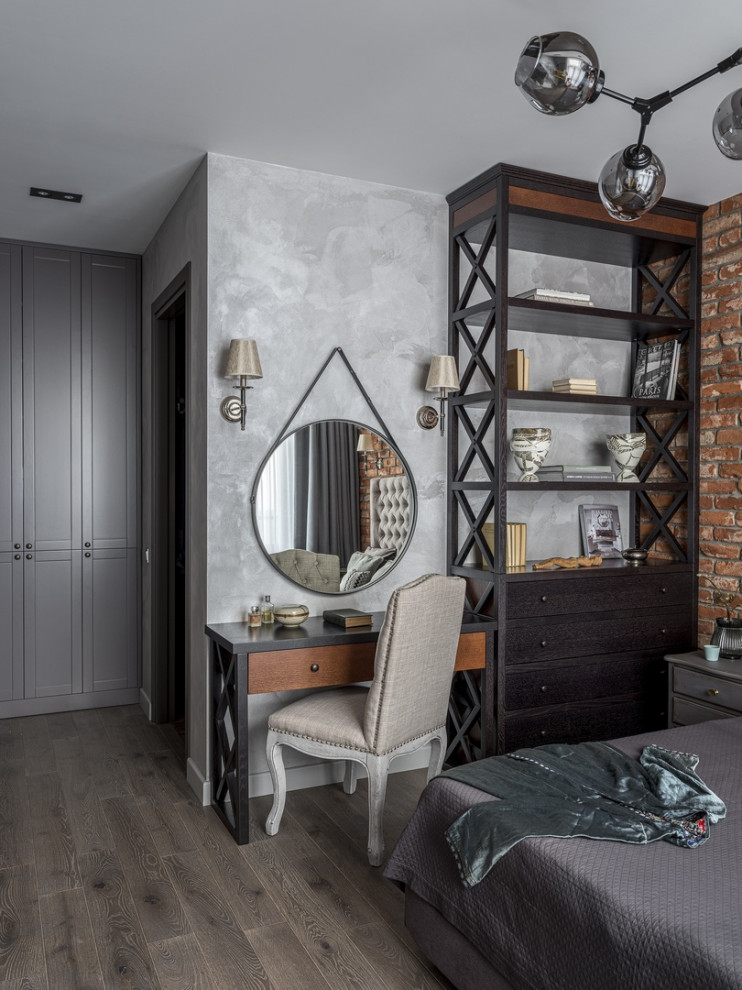 На фото: хозяйская спальня среднего размера в стиле лофт с серыми стенами, бежевым полом и панелями на части стены
