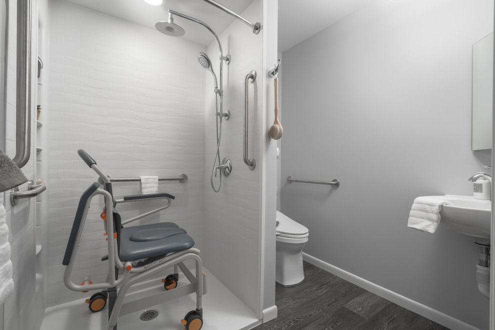 Transitional home design photo in Columbus