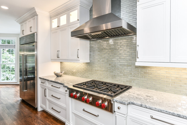 Transitional Lansdowne Kitchen Renovation klassisch-modern-kueche