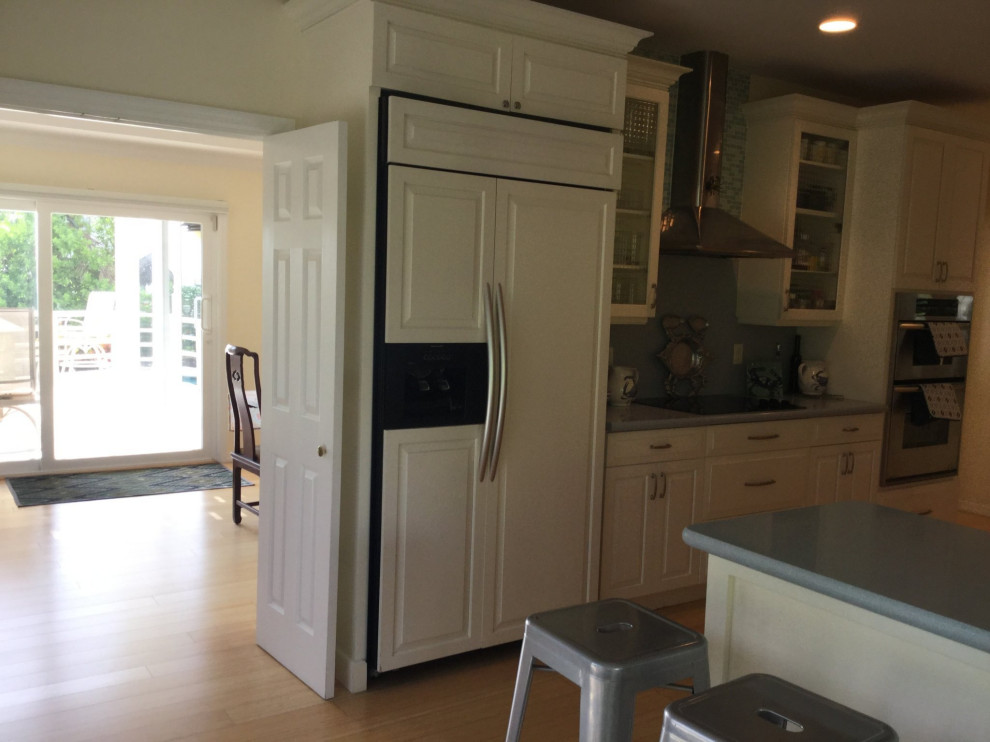 Kitchen - transitional kitchen idea