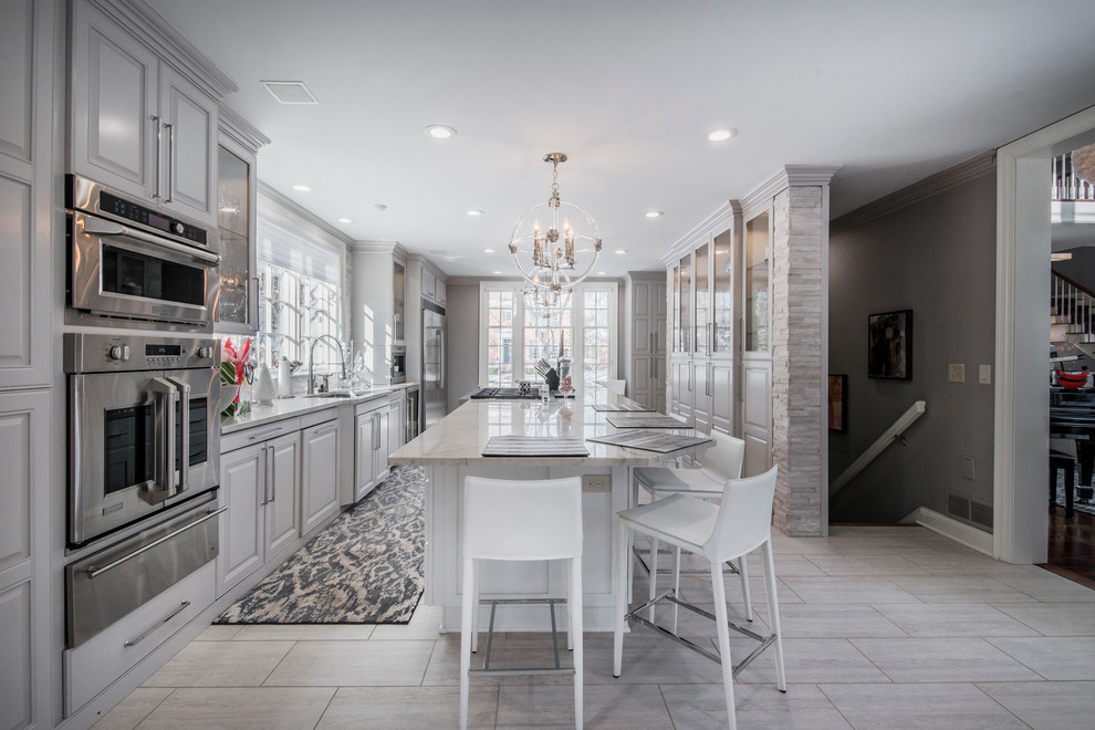 Transitional kitchen photo in Columbus