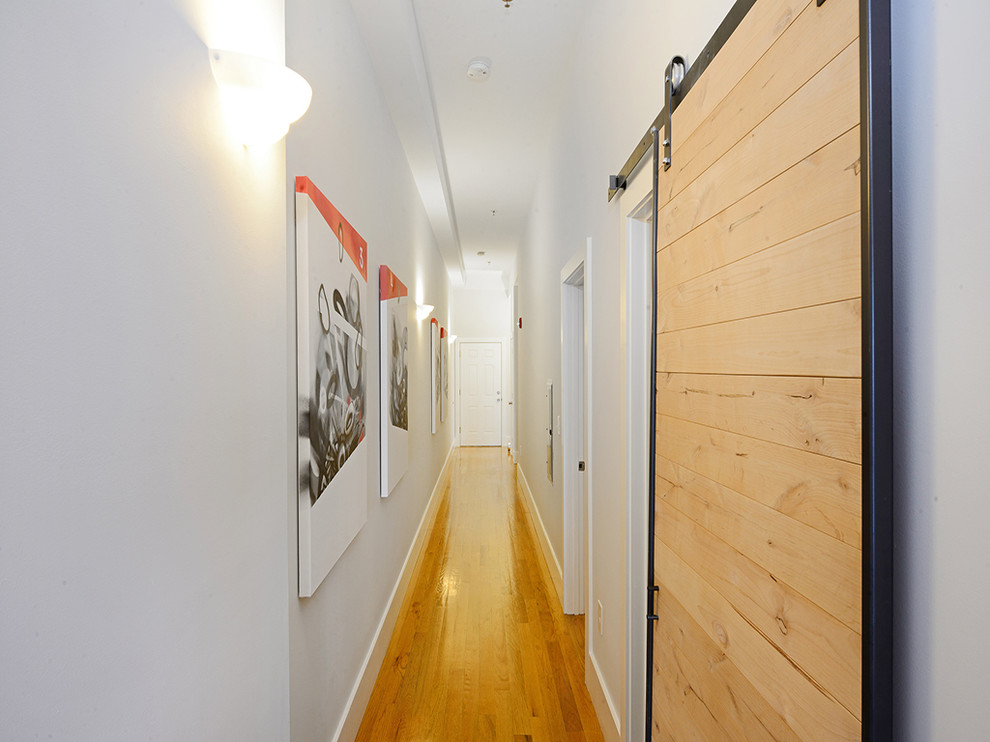 Inspiration for a modern hallway in New York.