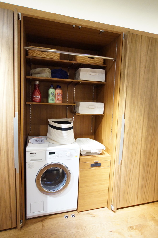 This is an example of a modern laundry room in Fukuoka.