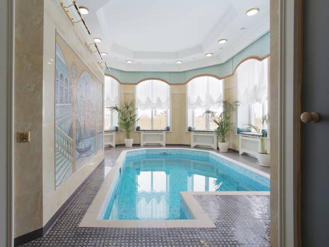 House in classical style traditional-swimming-pool-and-hot-tub