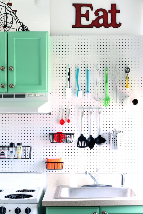 こまごまとした生活雑貨も定位置を決めてすっきり 実用性重視の収納テクニック Houzz ハウズ こまごまとした生活雑貨も定位置を決めてすっきり 実用性重視の収納テクニック Houzz ハウズ