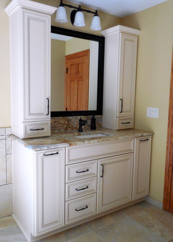 Mid-sized transitional master multicolored tile bathroom photo with an undermount sink, beige cabinets, granite countertops and beige walls