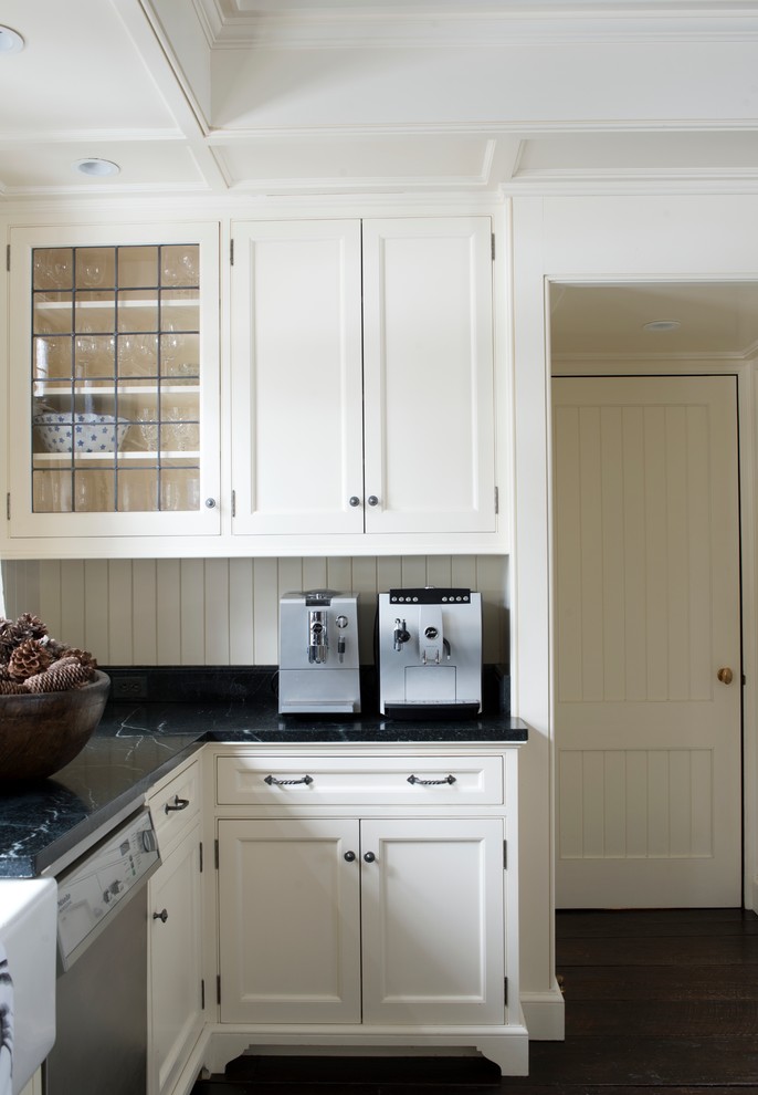 Inspiration for a timeless kitchen remodel in New York
