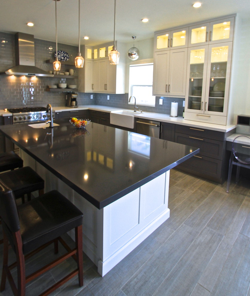 Kitchen - transitional porcelain tile kitchen idea in Orange County with glass tile backsplash and an island