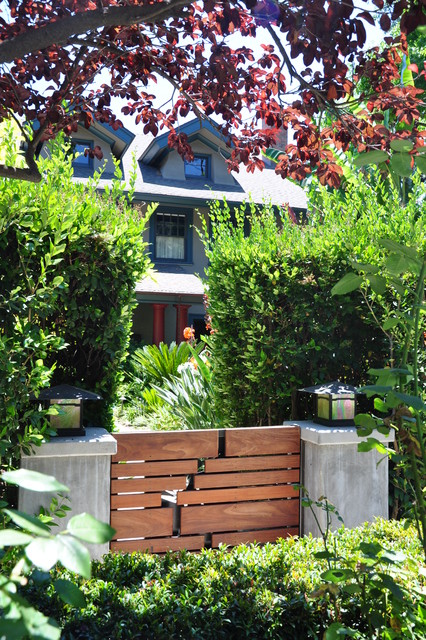 Entry gate to front yard - Modern - Landscape - Los Angeles - by MGS