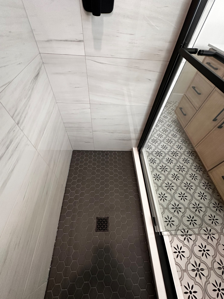 Trillium Cres - Modern Bathroom Remodel