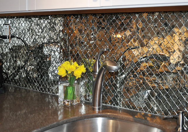 Antique Mirror Kitchen Backsplash nyklassisk-koekken