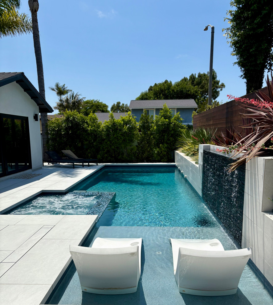 Huntington Beach Pool Lounge