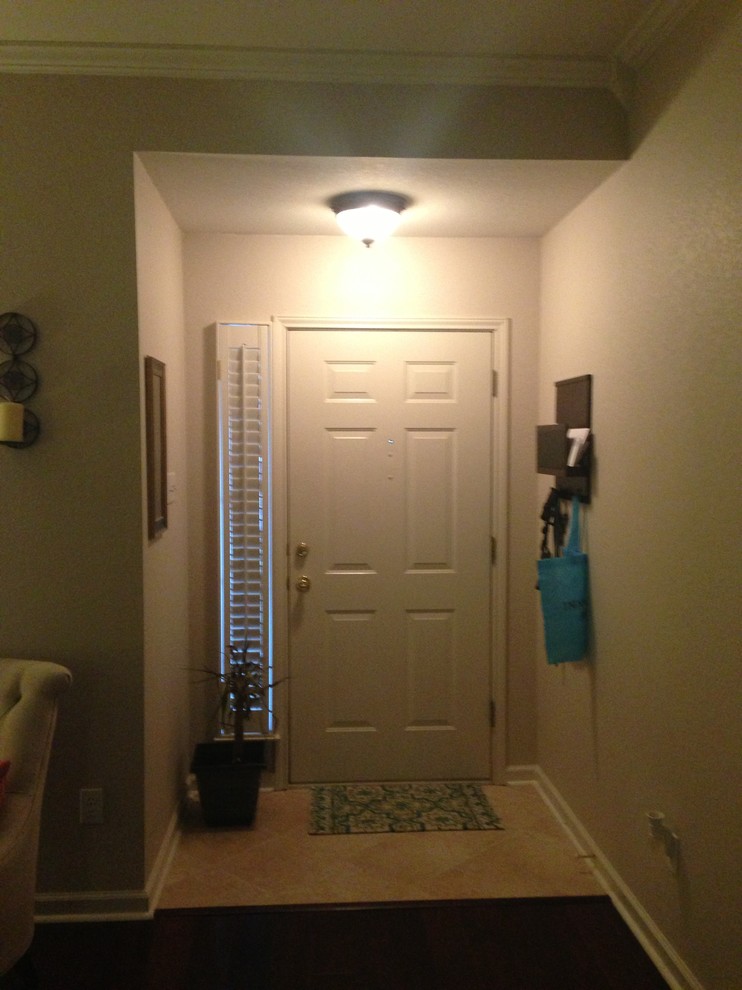 How to decorate a tiny entryway?