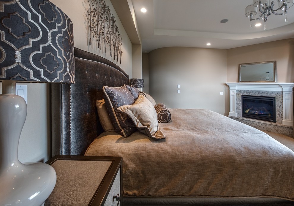 Example of a transitional home design design in Seattle