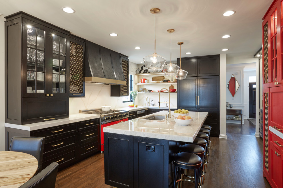 Transitional kitchen photo in Chicago