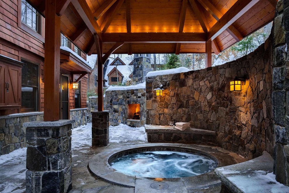 Hot tub - rustic hot tub idea in Manchester