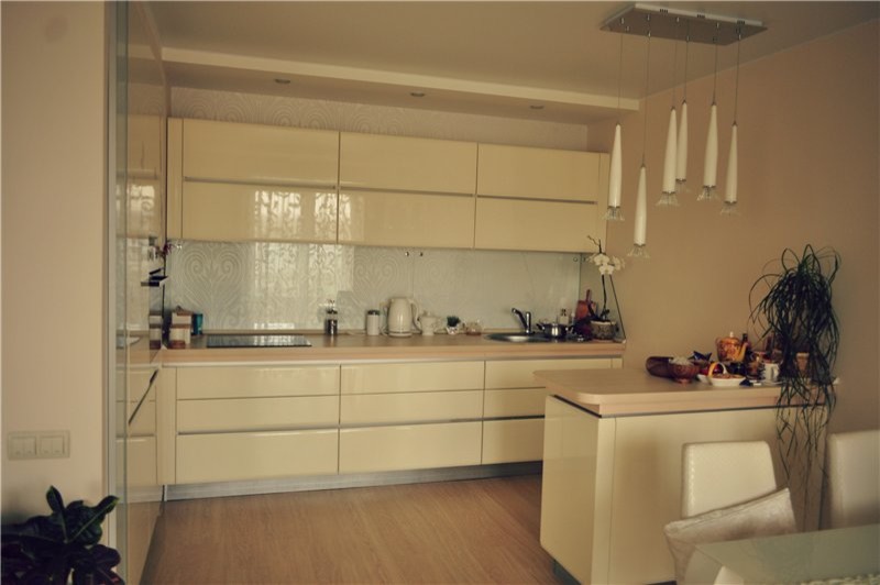 Двухкомнатная квартира для женщины. Пудра и глянец