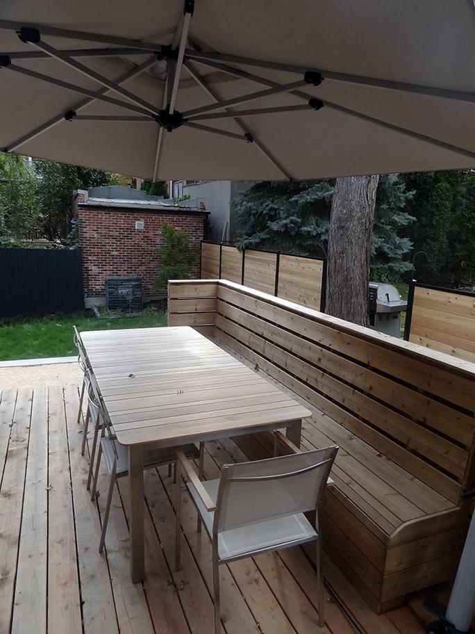 Inspiration for a small contemporary backyard full sun garden for summer in Montreal with a water feature and decking.