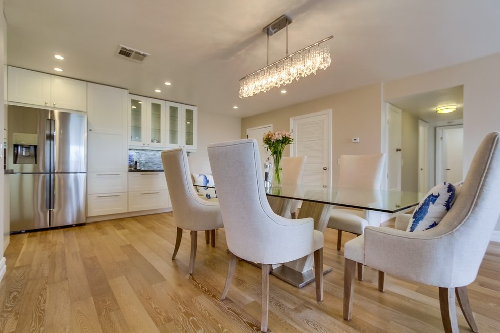 New entry area,dining table & chandelier