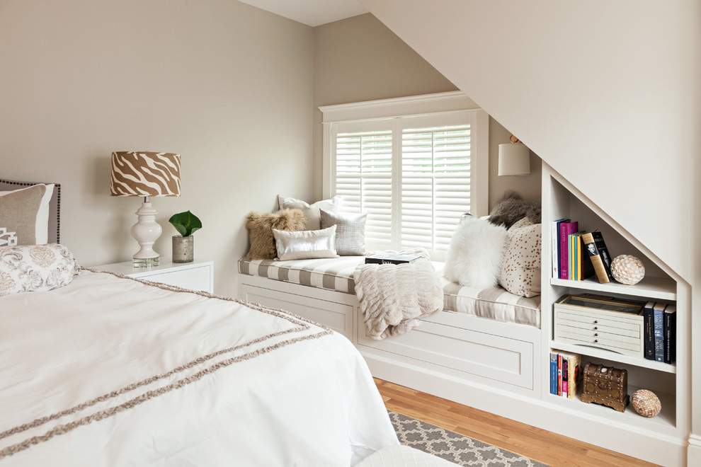 Bedroom - coastal bedroom idea in Boston