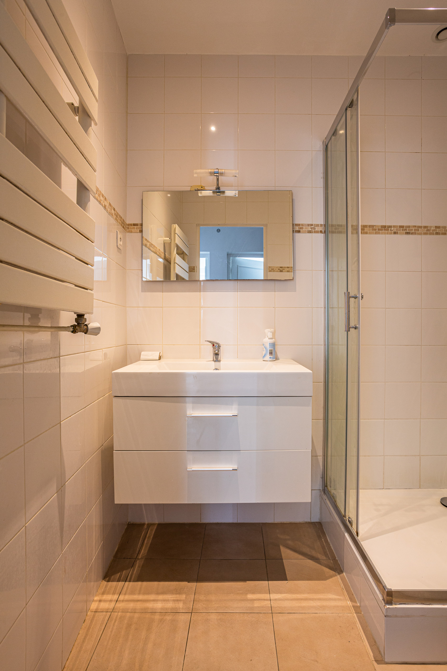 Une salle de bain raffinée dans moins de 4 m²