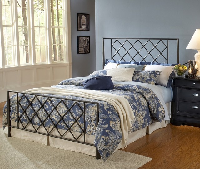 Contemporary Hillsdale Wellington Coffee Finish Bed (King)